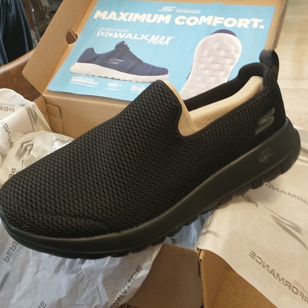 Sketchers Go Walk Max Extra Wide Men's 11 New In Box